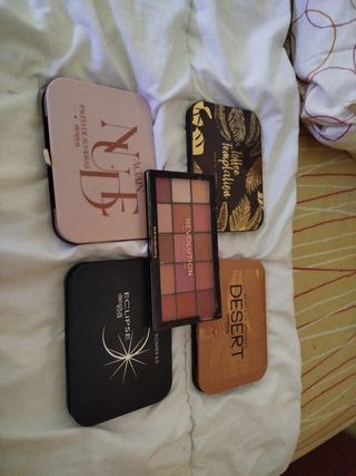 10€ cada paleta con cada paleta regalo Revolution.