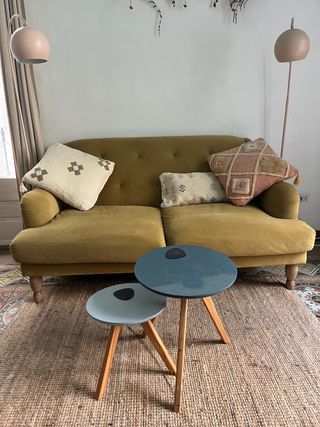 Sofá capitoné terciopelo amarillo
