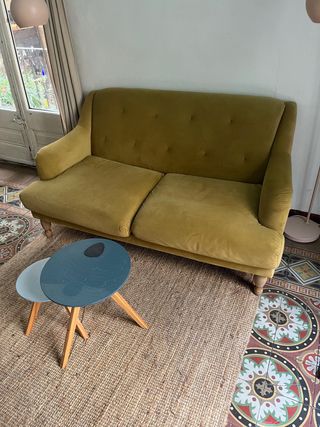 Sofá capitoné terciopelo amarillo