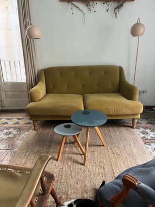 Sofá capitoné terciopelo amarillo