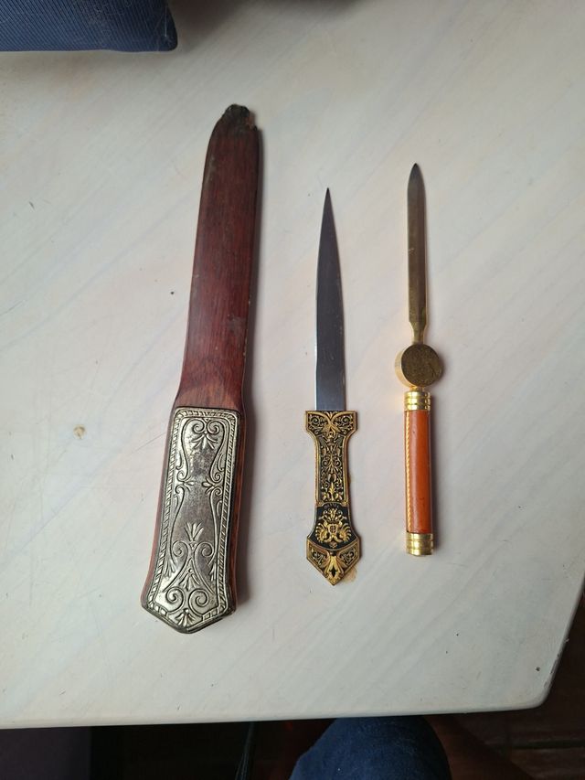 3 Abrecartas antiguos madera y metal.