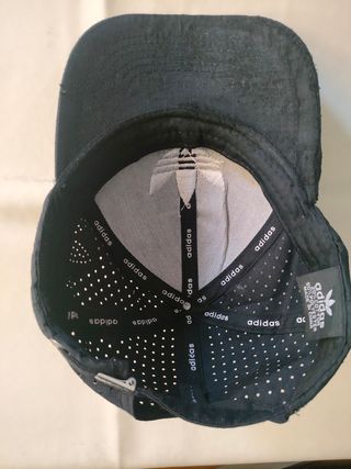 Gorra Adidas negra snapback