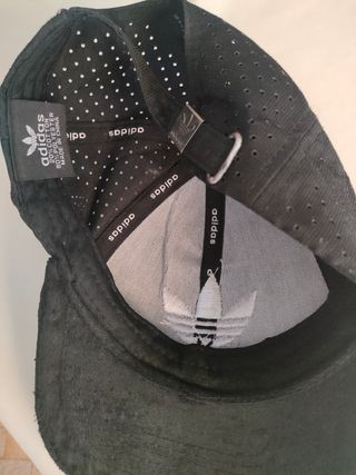 Gorra Adidas negra snapback