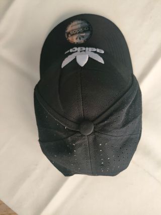 Gorra Adidas negra snapback