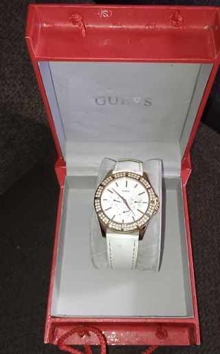 Reloj Guess dorado y blanco