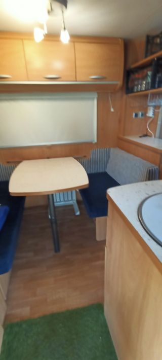 Caravana Tango 420CF >750kg Placa solar y document