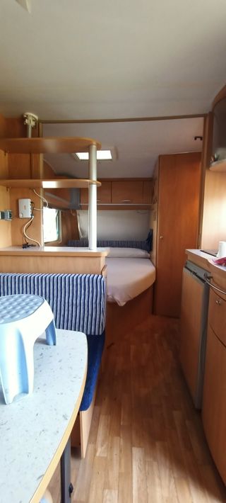 Caravana Tango 420CF >750kg Placa solar y document