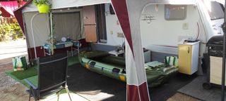 Caravana Tango 420CF >750kg Placa solar y document