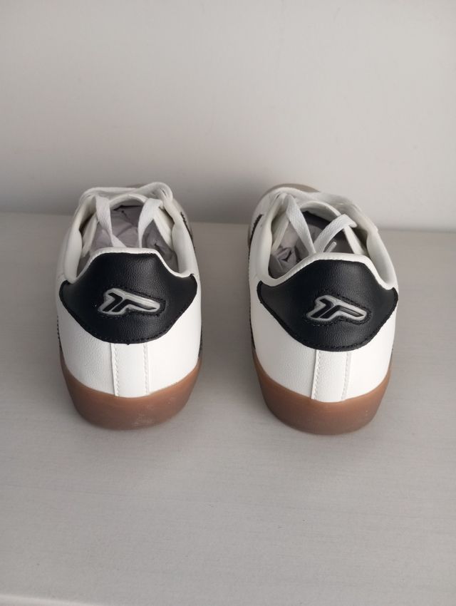 Zapatillas Tenth blancas y negras