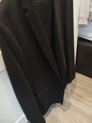 Chaquetay pantalón .Zara negra talla 44