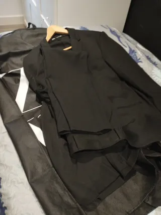 Chaquetay pantalón .Zara negra talla 44