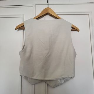 Chaleco Bershka color beige claro - Talla M