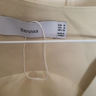 Chaleco Bershka color beige claro - Talla M