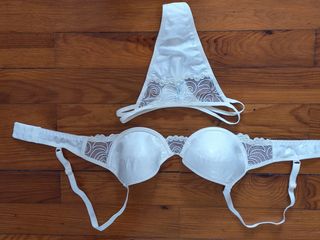 Sujetador y braga blancos y negros