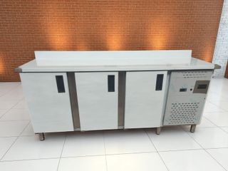 Bajo mostrador acero inoxidable 3 puertas