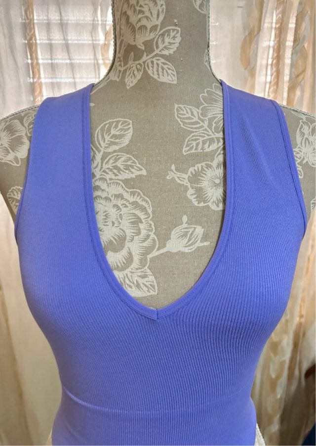 Top Primark viola a V