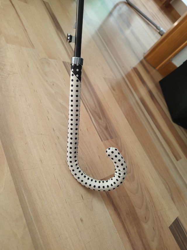 Paraguas lunares blanco y negro