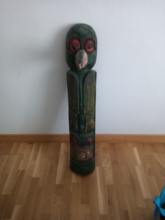 Tótem tallado a mano