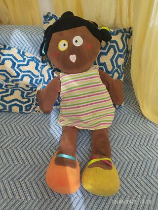 Muñeca de peluche grande