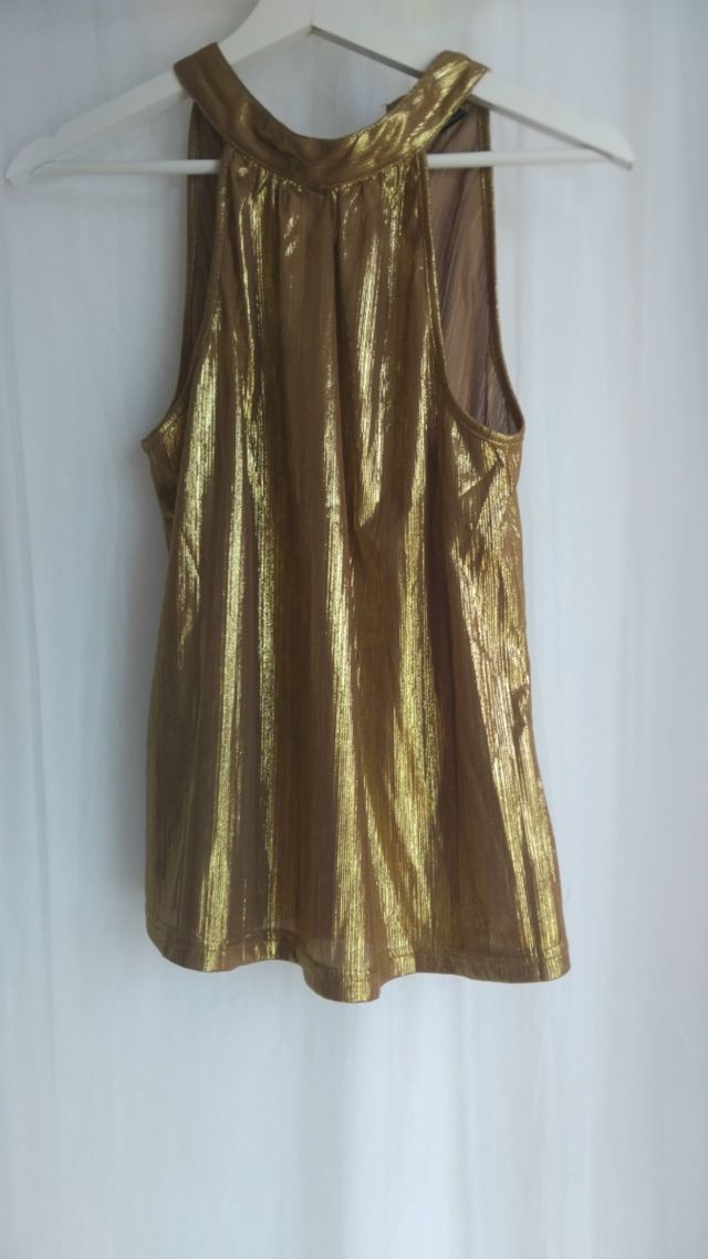 Top dorado brillante