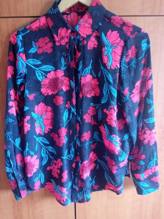 Camisa negra estampada 