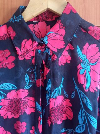 Camisa negra estampada 