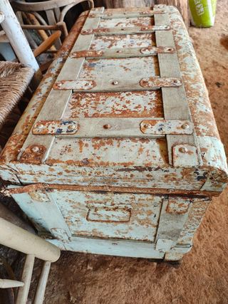 ANTIGUO BAÚL DE MADERA VINTAGE