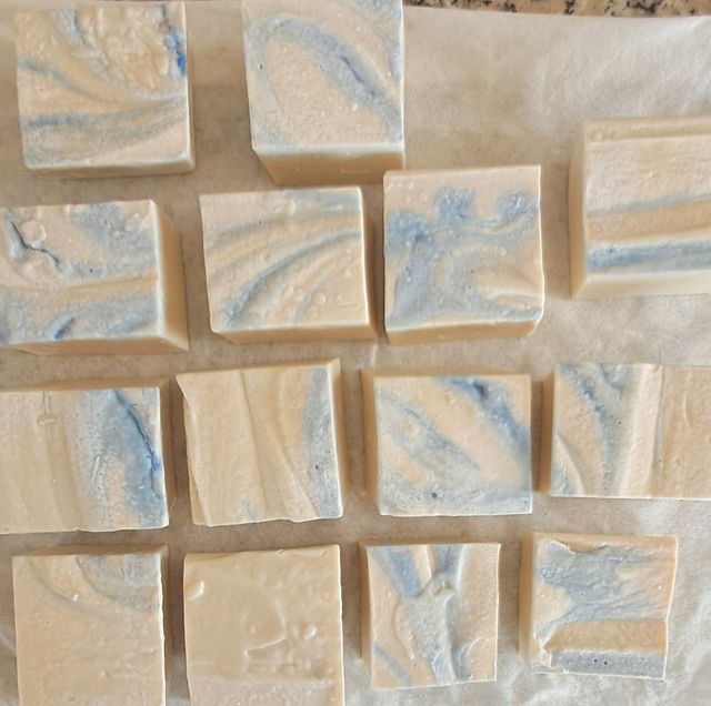 Jabón artesanal beige y azul