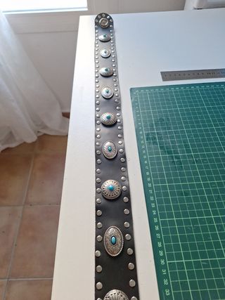 Correa guitarra/bajo negra con tachuelas y conchos