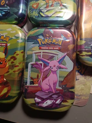 Latas Selladas Pokémon - Eeveeluciones