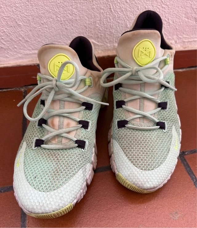 Zapatillas Nike verdes y blancas