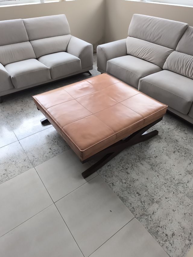 Mesa centro cuero y madera