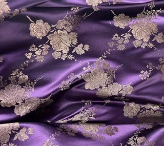 Tela fallera: morado y flores marrones. 