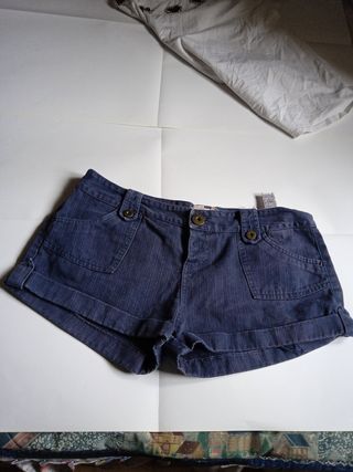 Conjunto camiseta y shorts blanco y azul