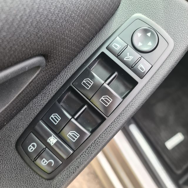 Mercedes-Benz Clase B 200 CDI AUTOMÁTICO