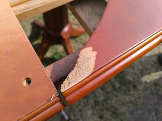 Mesa clásica ovalada de madera haya, extensible.