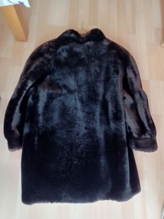 Chaquetón negro de mutón puesto un par de veces