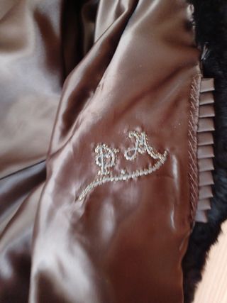 Chaquetón negro de mutón puesto un par de veces