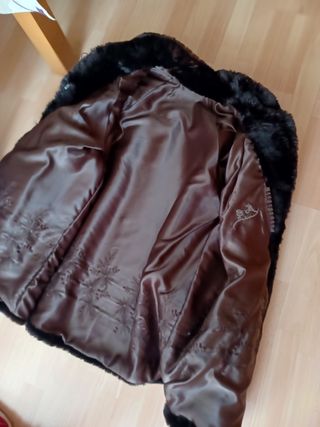 Chaquetón negro de mutón puesto un par de veces