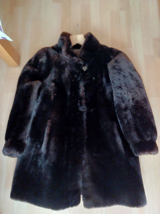 Chaquetón negro de mutón puesto un par de veces