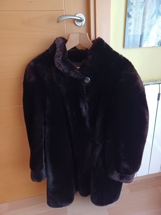 Chaquetón negro de mutón puesto un par de veces