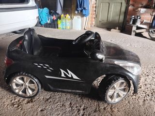Coche eléctrico infantil.
