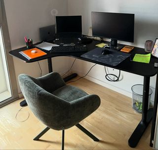 Escritorio esquinero IKEA - Bekant