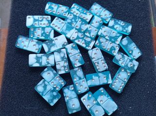 Llaveros & Manzana de Resina Cuencos ,Domino's