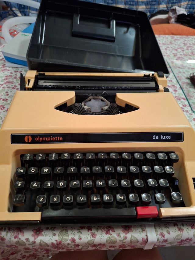 Olivetti de Luxe: Máquina de escribir