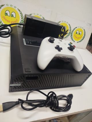 Xbox One - Consola negra y mando blanco