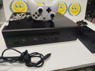 Xbox One - Consola negra y mando blanco