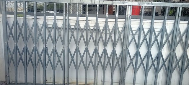 Cierre tijera metálico ventanas