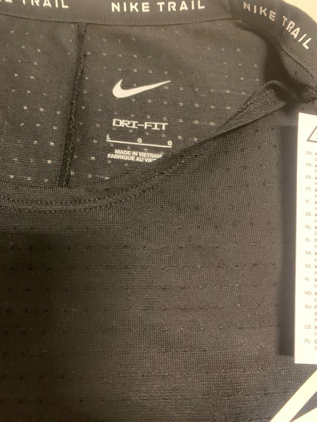 Camiseta Nike Trail L - Nueva