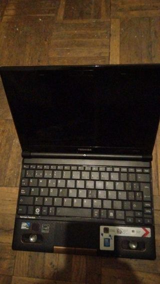 Toshiba NB500 Netbook - Portátil